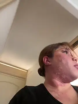 WHITEWOMEN 2 online show from March 12, 2026, 4:33 pm