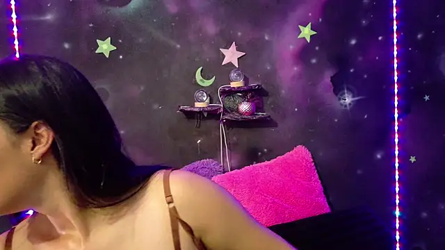 ValentinaRojass  online show from June 3, 2026, 7:07 pm