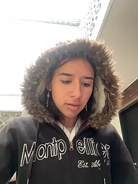 LilyRossi  online show from May 28, 2026, 11:27 am