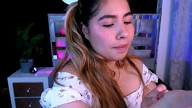 Sofiazaf  online show from April 18, 2026, 2:52 pm