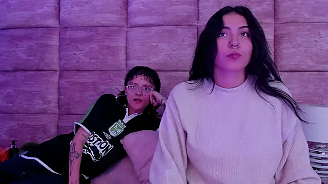 CaliferAndAurora online show from April 21, 2026, 3:46 am