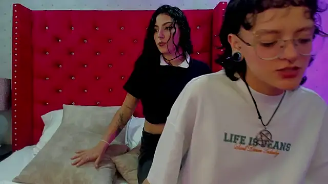 CaliferAndAurora online show from April 11, 2026, 4:31 am