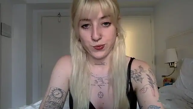 Snapshot of EmmyWet chatting on May 6, 2026, 6:12 pm EmmyWet online show from May 6, 2026, 6:12 pm