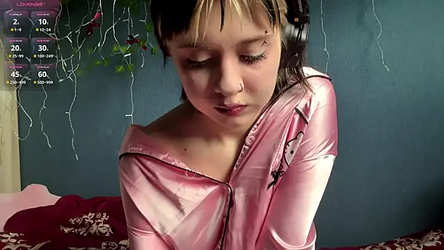 AueshaSimon online show from April 13, 2026, 5:11 am