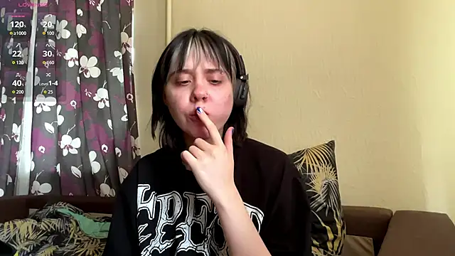 Snapshot of AueshaSimon chatting on June 11, 2026, 7:16 am AueshaSimon online show from June 11, 2026, 7:16 am
