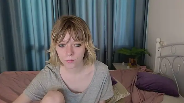 Snapshot of MollySally chatting on May 13, 2026, 4:08 am MollySally online show from May 13, 2026, 4:08 am