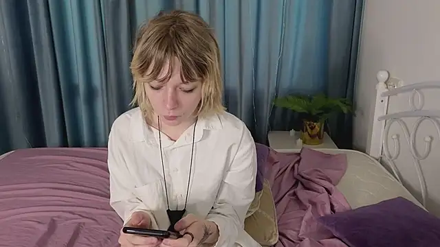 Snapshot of MollySally chatting on May 15, 2026, 4:10 am MollySally online show from May 15, 2026, 4:10 am