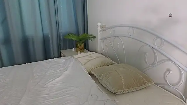 Snapshot of MollySally chatting on May 25, 2026, 4:12 am MollySally online show from May 25, 2026, 4:12 am