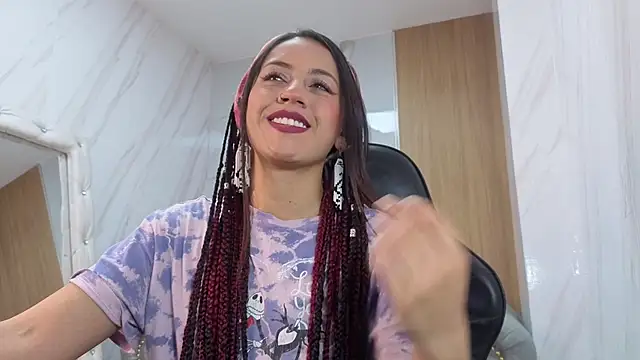 Lola roses tf online show from April 17, 2026, 1:25 pm