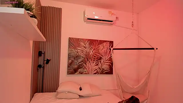 Snapshot of emma_petals chatting on February 28, 2026, 7:46 pm emma petals online show from February 28, 2026, 7:46 pm