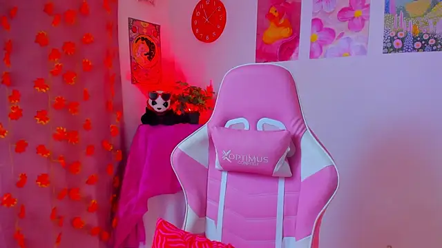 Madeline 21 online show from April 1, 2026, 5:09 am