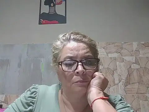 Snapshot of momismilf544 chatting on March 28, 2026, 2:45 am momismilf544 online show from March 28, 2026, 2:45 am