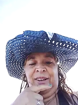 Snapshot of momismilf544 chatting on April 2, 2026, 6:25 pm momismilf544 online show from April 2, 2026, 6:25 pm