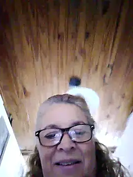 Snapshot of momismilf544 chatting on April 7, 2026, 1:35 pm momismilf544 online show from April 7, 2026, 1:35 pm