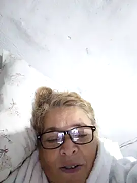 Snapshot of momismilf544 chatting on April 11, 2026, 11:25 am momismilf544 online show from April 11, 2026, 11:25 am