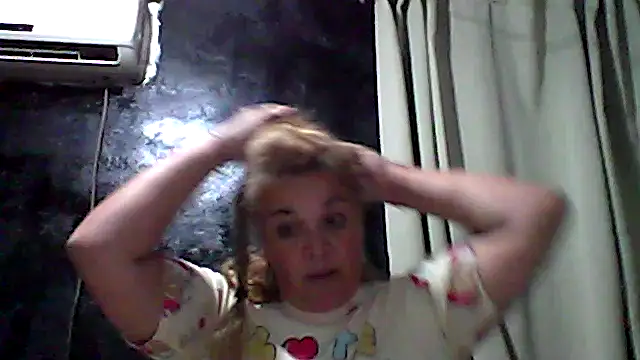 Snapshot of momismilf544 chatting on April 15, 2026, 10:21 pm momismilf544 online show from April 15, 2026, 10:21 pm