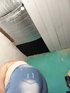 Snapshot of momismilf544 chatting on April 12, 2026, 2:53 pm momismilf544 online show from April 12, 2026, 2:53 pm