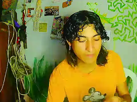 RAMONA TIJERAX online show from August 5, 2026, 9:20 pm