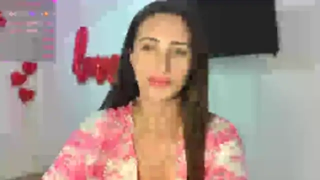 EveLuxe01 online show from April 4, 2026, 4:02 pm