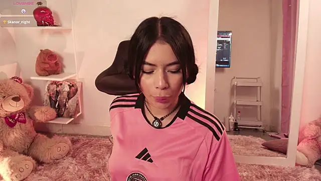 ema parkerr online show from April 17, 2026, 12:57 am