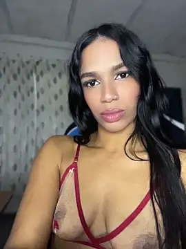 FlorSalvaje  online show from May 26, 2026, 12:20 am