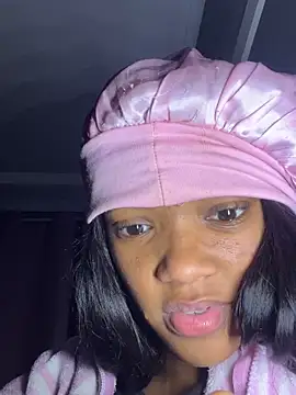 Snapshot of SweetBeauty4you chatting on June 18, 2026, 11:32 pm SweetBeauty4you online show from June 18, 2026, 11:32 pm