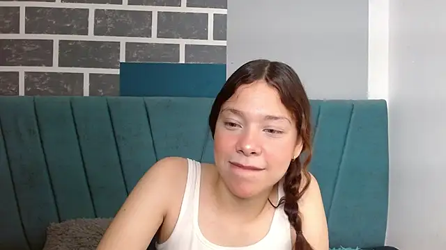 Snapshot of Sweet_kitty_05 chatting on April 21, 2026, 1:42 am Sweet kitty 05 online show from April 21, 2026, 1:42 am
