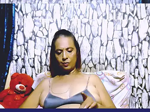 Hot queen58 online show from April 16, 2026, 9:39 pm