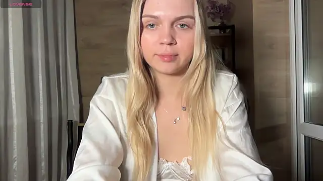 AlexaDeviliciouss online show from May 11, 2026, 4:04 pm