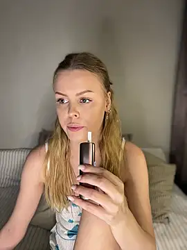 Snapshot of Divine_Caress chatting on May 7, 2026, 8:23 pm Divine Caress online show from May 7, 2026, 8:23 pm