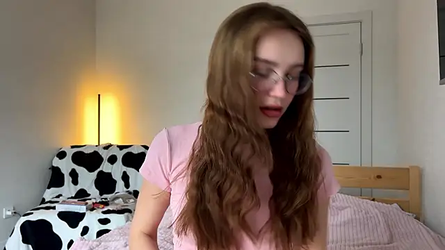 Lolatatee online show from March 26, 2026, 4:11 am