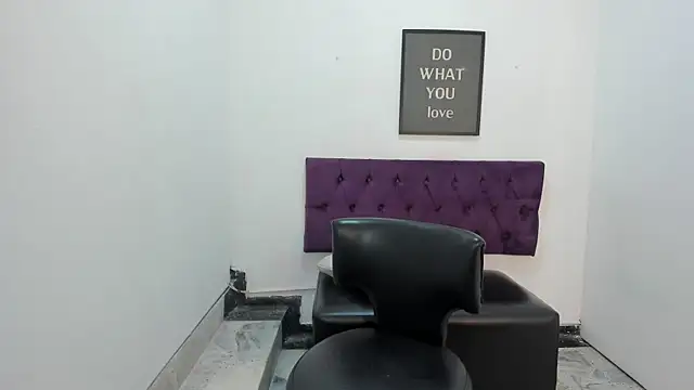 Snapshot of TomBoy_Natali chatting on June 19, 2026, 11:05 am TomBoy Natali online show from June 19, 2026, 11:05 am