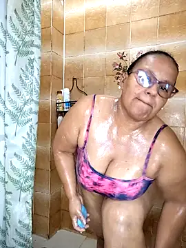 Roxy 77 online show from April 24, 2026, 3:41 am