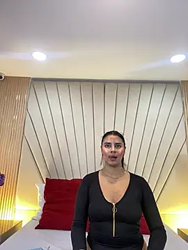 Snapshot of AnitaMore_ chatting on April 13, 2026, 4:33 pm AnitaMore online show from April 13, 2026, 4:33 pm