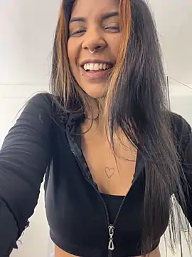 Snapshot of VioletaHills_ chatting on June 19, 2026, 12:11 pm VioletaHills online show from June 19, 2026, 12:11 pm
