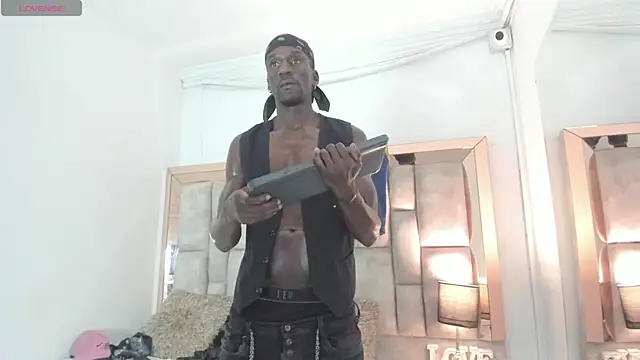 Snapshot of Titan_Moreno_ chatting on July 15, 2026, 3:02 am Titan Moreno online show from July 15, 2026, 3:02 am