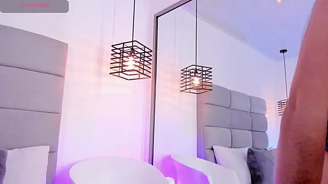 SensuallJenn online show from April 16, 2026, 9:39 pm