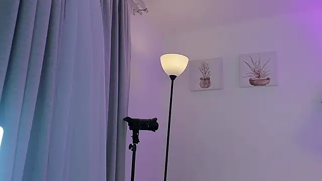 AlaiaRogers online show from April 13, 2026, 10:19 am