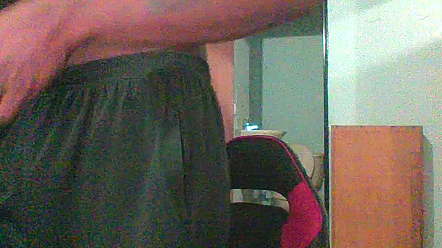 Snapshot of charles_king chatting on August 4, 2026, 5:45 am charles king online show from August 4, 2026, 5:45 am