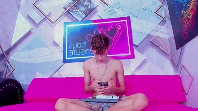 Snapshot of Aron_guys chatting on March 2, 2026, 5:20 pm Aron guys online show from March 2, 2026, 5:20 pm