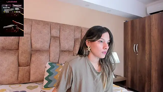 EmmaSanchez  online show from May 25, 2026, 8:29 pm