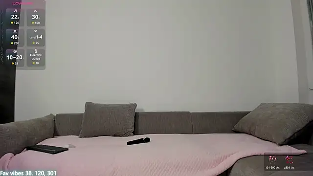 nikki-moon online show from March 11, 2026, 1:43 am