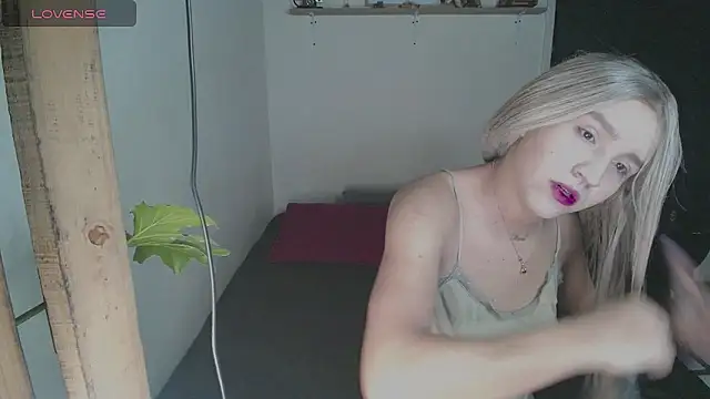 Kary Blush online show from May 17, 2026, 8:42 pm