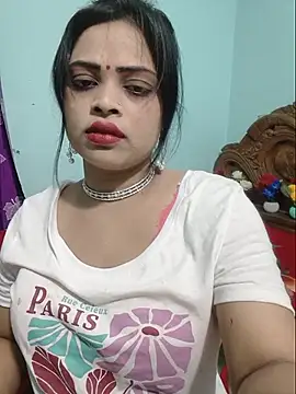 Snapshot of Beauty-3 chatting on June 4, 2026, 8:13 pm Beauty-3 online show from June 4, 2026, 8:13 pm