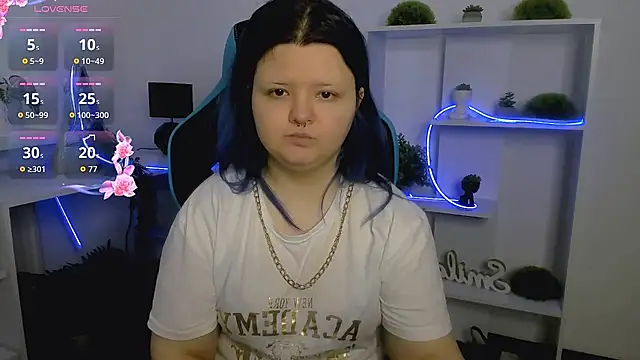 Snapshot of Lunaar_ chatting on April 4, 2026, 6:20 am Lunaar online show from April 4, 2026, 6:20 am