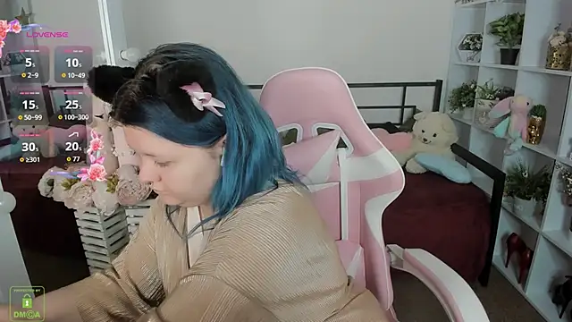 Snapshot of Lunaar_ chatting on April 11, 2026, 6:32 am Lunaar online show from April 11, 2026, 6:32 am