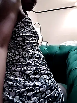 Latoya01 online show from April 7, 2026, 7:37 pm