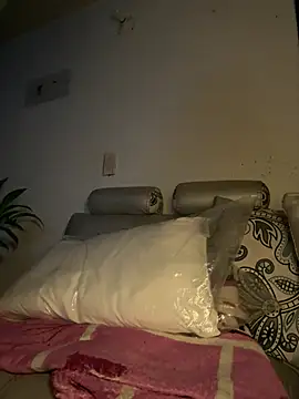 Snapshot of Michelledial chatting on April 15, 2026, 7:25 am Michelledial online show from April 15, 2026, 7:25 am