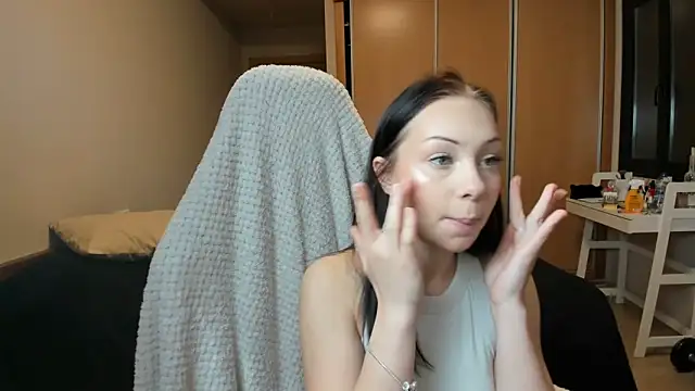 AlexaRayJoel online show from April 10, 2026, 7:37 am