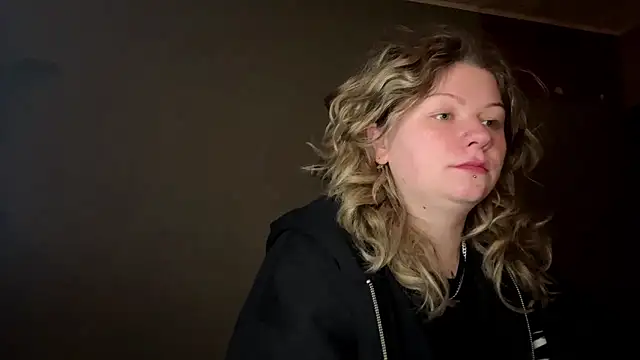 Snapshot of YoungAlina chatting on April 6, 2026, 7:26 pm YoungAlina online show from April 6, 2026, 7:26 pm